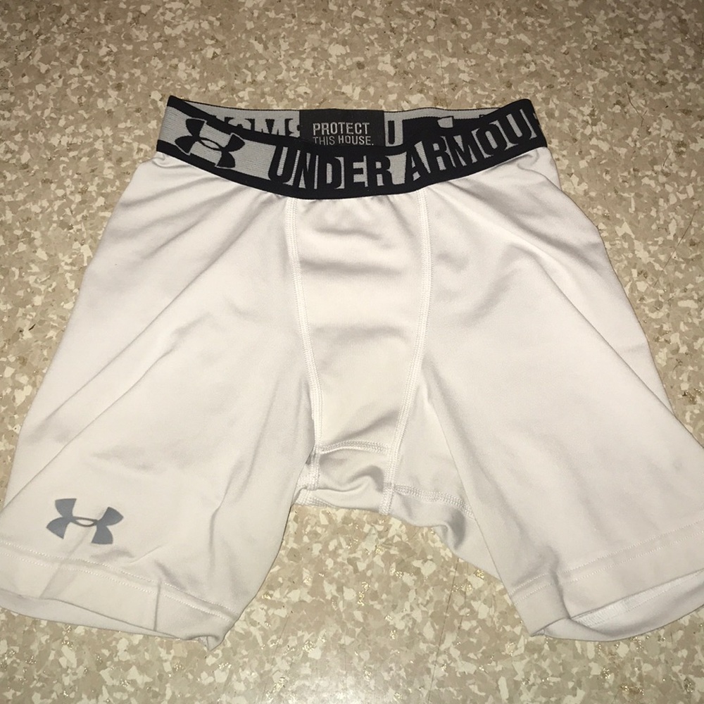 Men’s Under Armour compression shorts